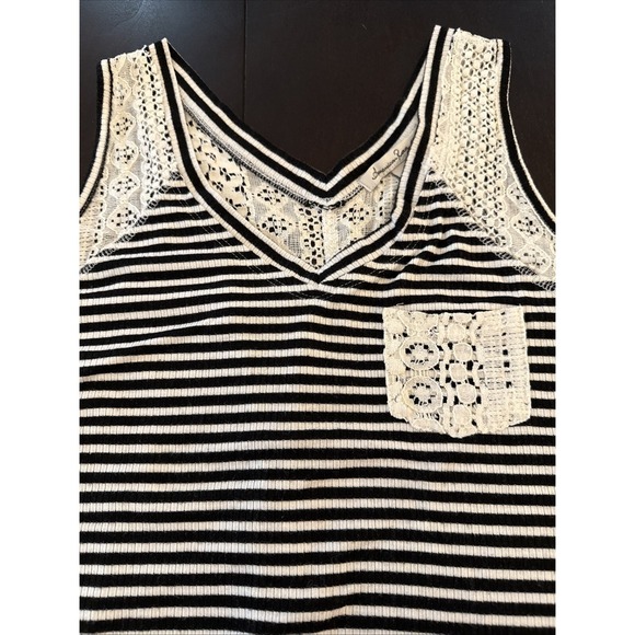 American Rag Top‎ Striped White Black Lace Shoulder Medium Flowy Tank - Picture 1 of 6